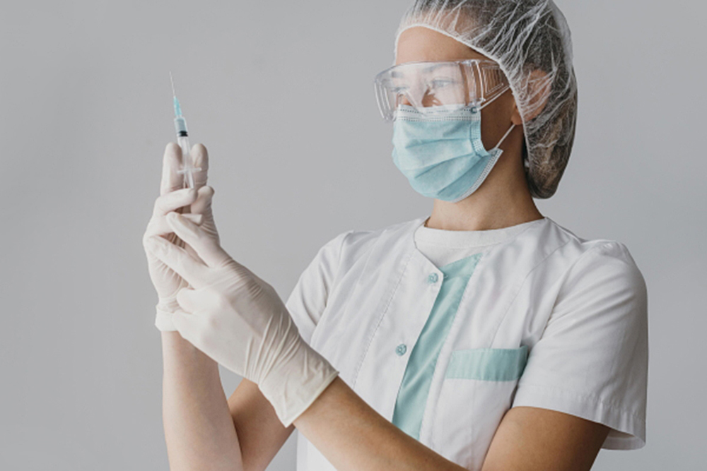 Científicos se plantean combinar dos vacunas diferentes contra la Covid-19