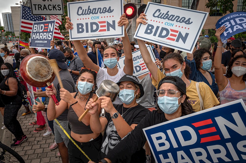 Los latinos participaron en cifras récord en las elecciones de 2020