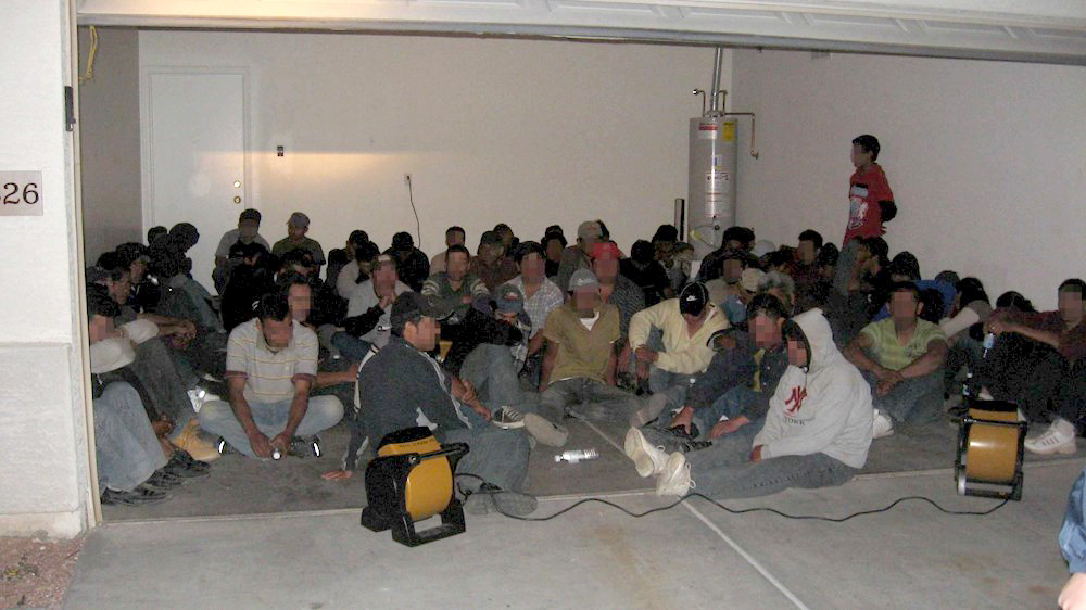 Hallan en Texas unas 90 personas hacinadas en aparente caso de tráfico humano