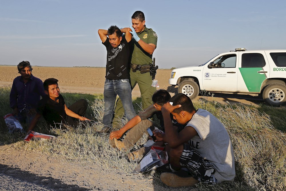 Arrestos de migrantes en la frontera llegan a su mayor nivel en 20 años