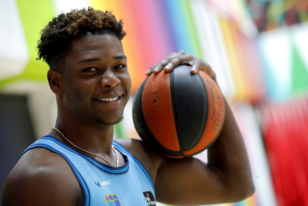 Ángel Delgado: “En EEUU vendía bizcochos para completar la beca”