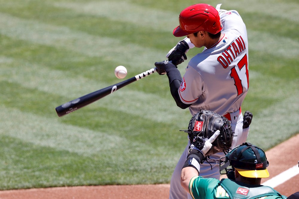 Ohtani lanza la pelota más rápida y pega el jonrón más fuerte en el triunfo de los Angelinos