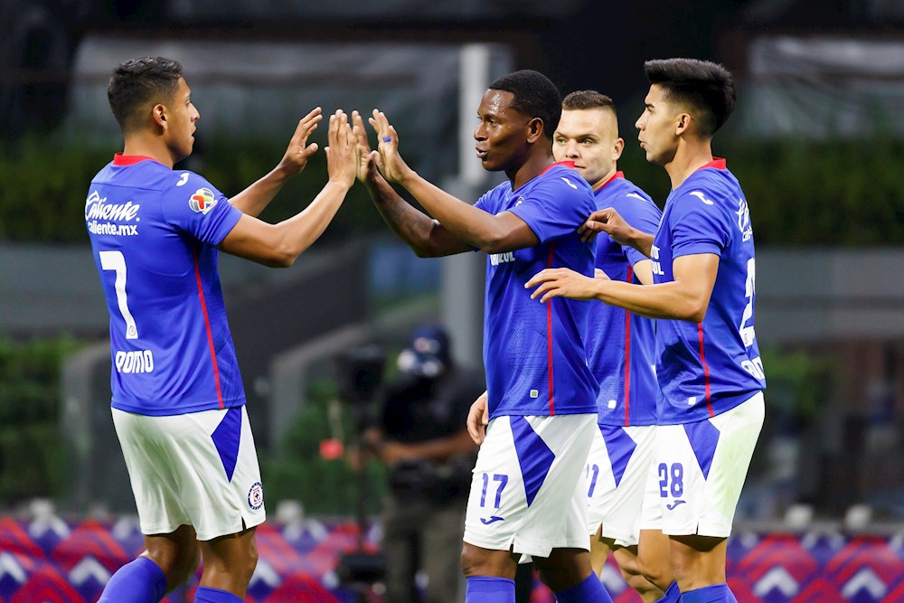 1-3. Un doblete de Bryan Angulo le da al Cruz Azul medio boleto a las semifinales