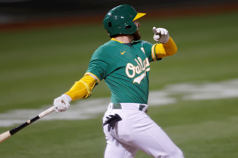 Lowrie jonronea y los Atléticos amplían racha triunfal