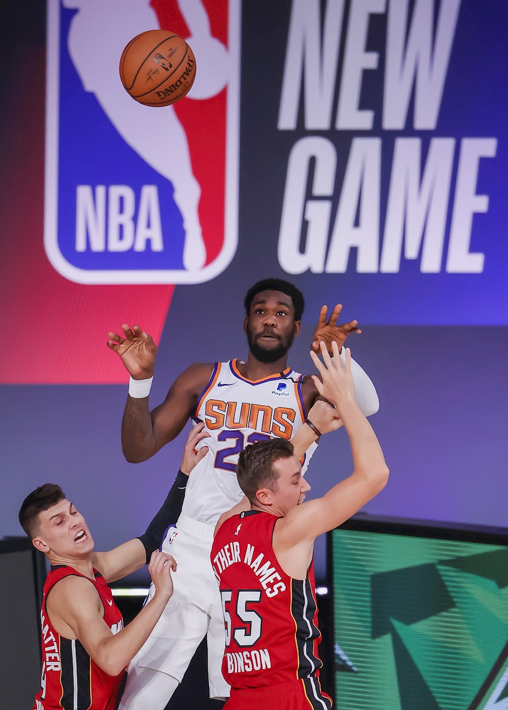 106-86. Deandre Ayton fue demasiado para los Heat y los Suns siguen dominantes