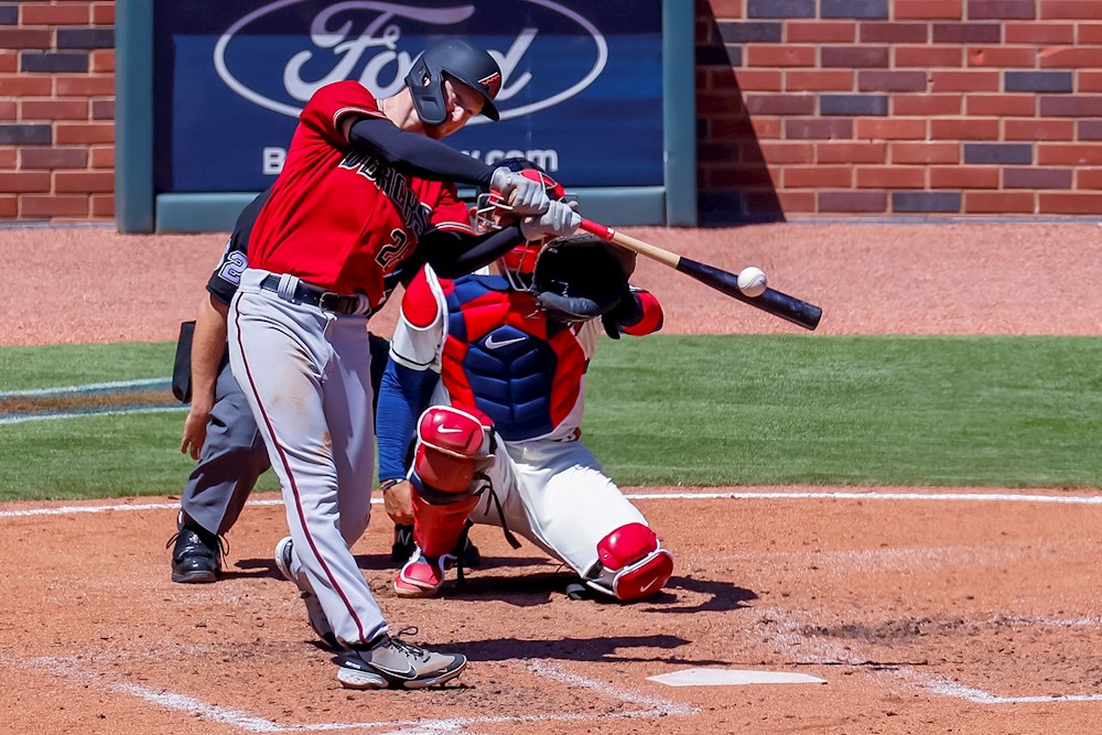 Los Diamondbacks arrasan con los Bravos por 7-0