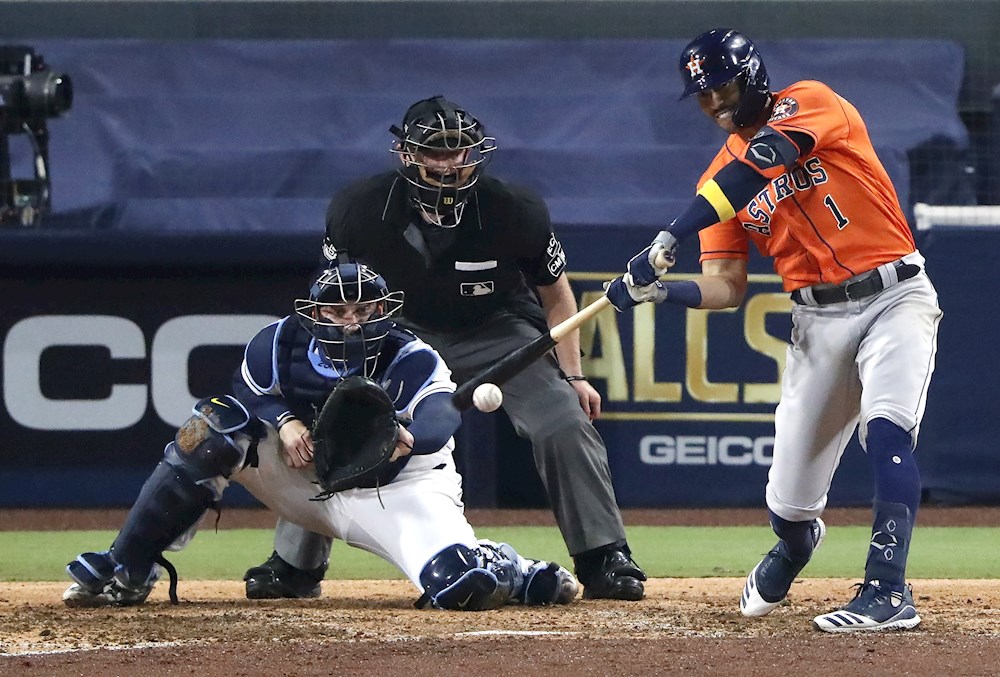 4-2. Carlos Correa responde a los abucheos con el jonrón ganador de los Astros sobre los Angelinos