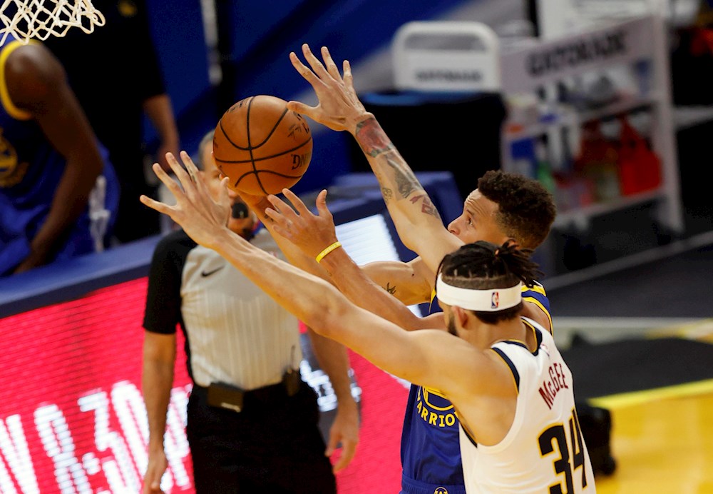 Curry anota otros 33 puntos en el triunfo de los Warriors sobre los Cavaliers