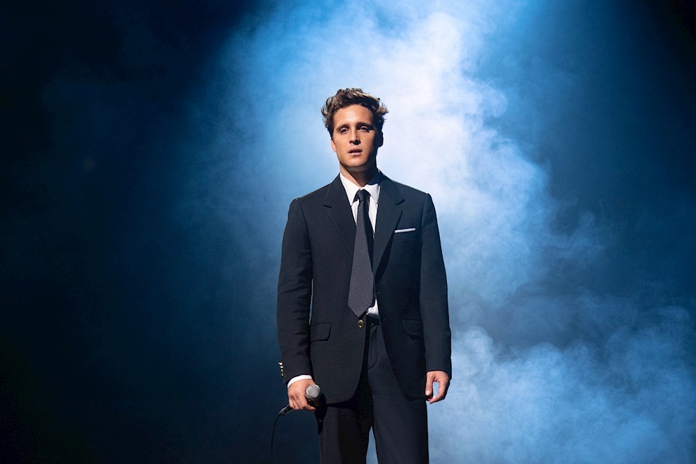 Diego Boneta revive las sombras del Sol de México en “Luis Miguel, la serie”