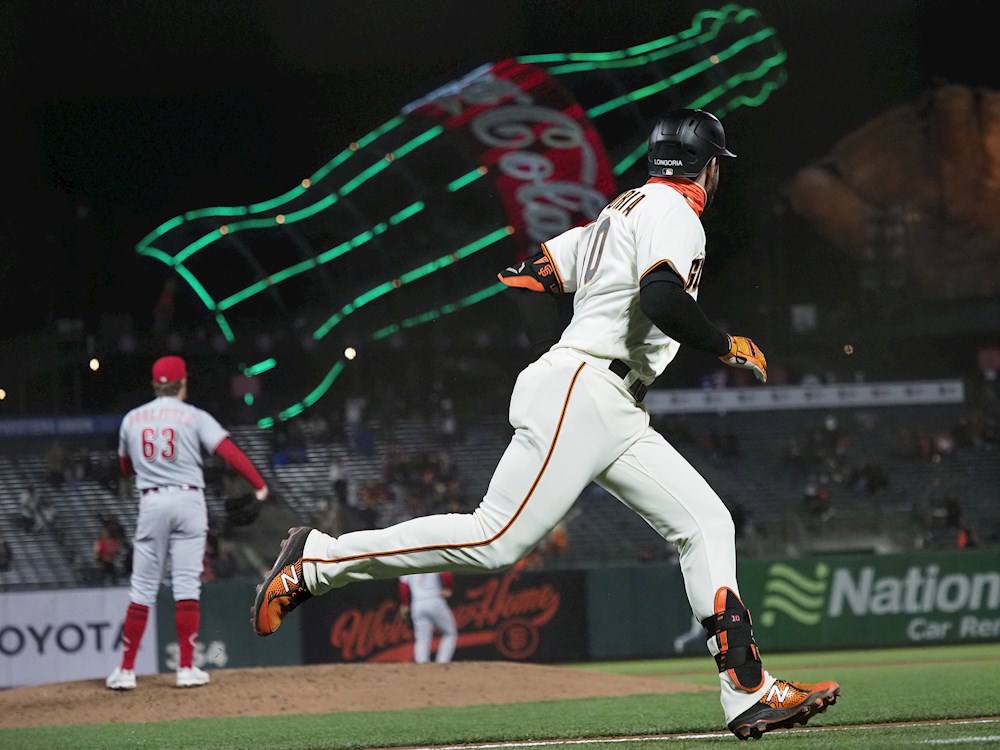 Gigantes siguen explosivos; Dodgers vuelven a perder; Despiertan los Bravos