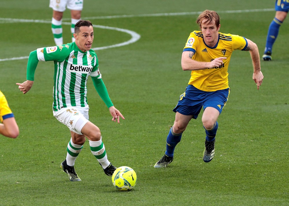 Pellegrini anuncia vuelta de Guardado mientras persiste duda Borja Iglesias