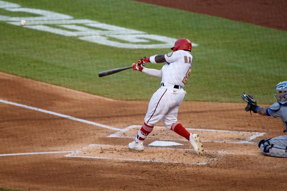 8-2. Harrison y Bell castigan con jonrones a los Azulejos