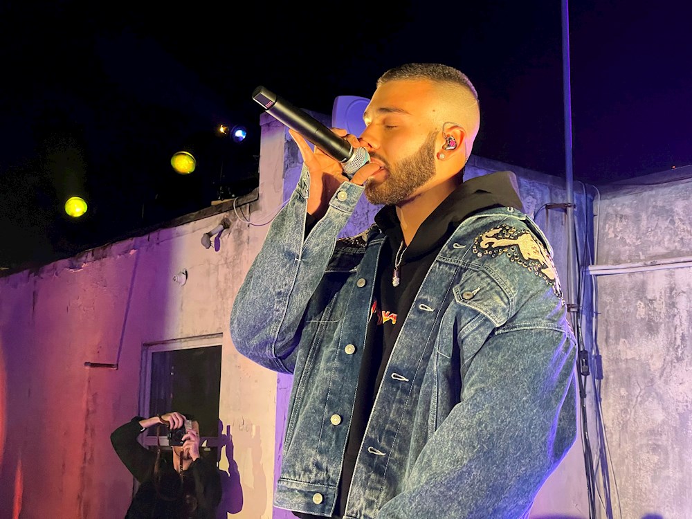 Manuel Turizo lanza su disco “Dopamina” con una fiesta en una azotea de Miami