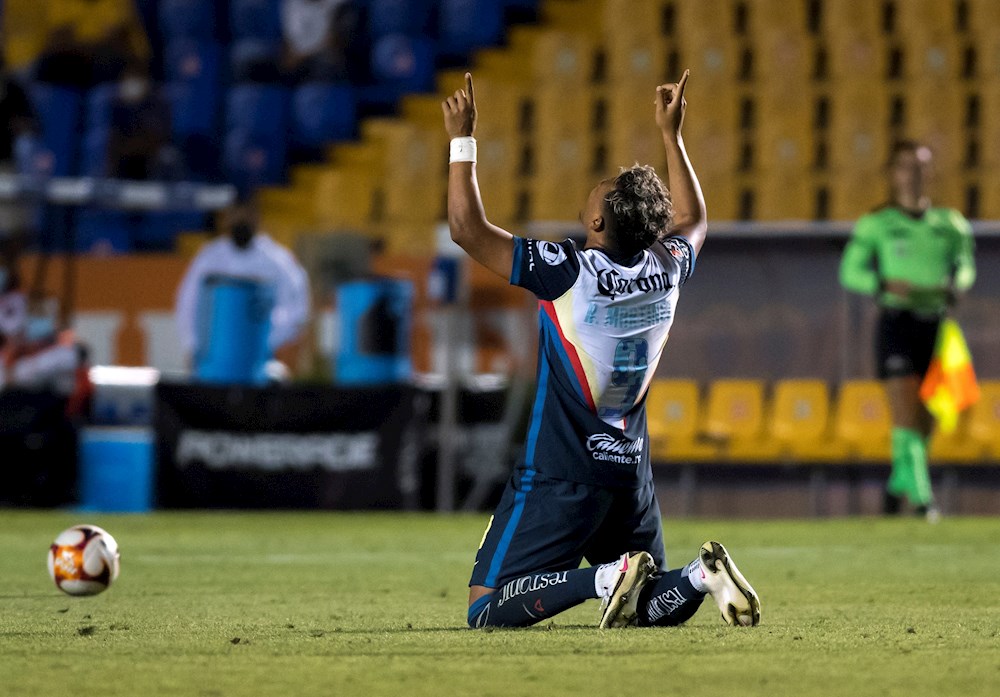 1-1. Dos goles de penalti dejan un empate y la definición en el Azteca