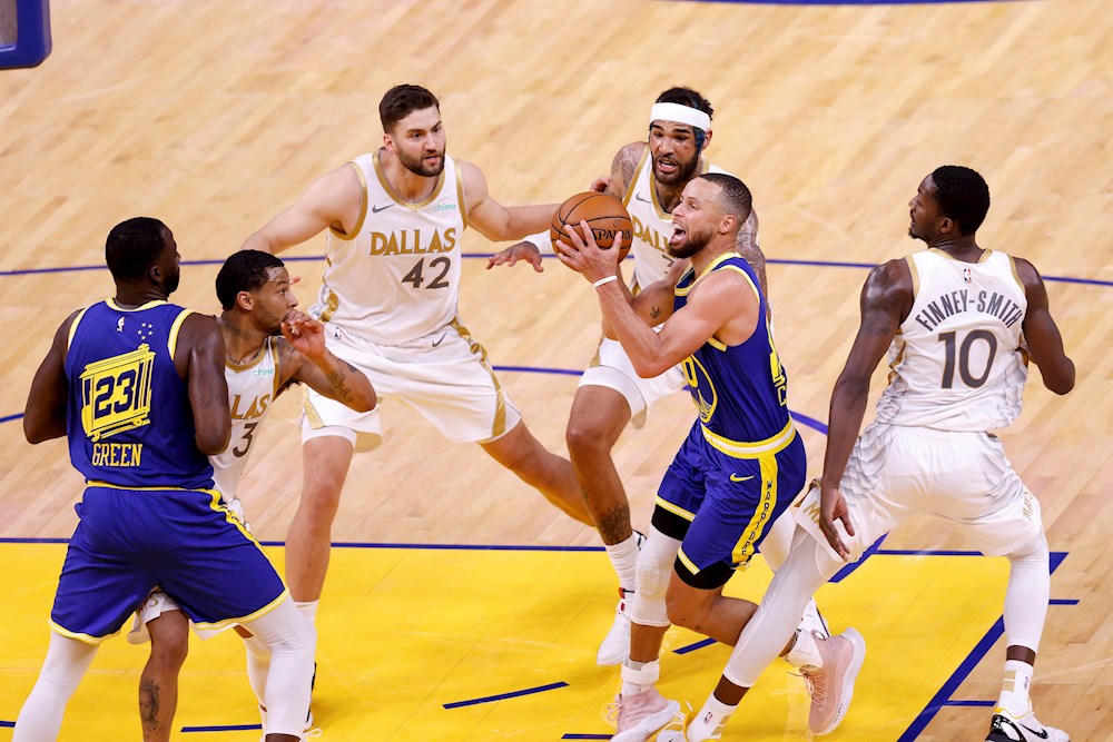 Jazz y Nets se clasifican para los ‘playoffs’, Bucks y Mavericks se acercan