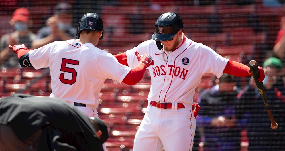 El puertorriqueño Hernández encabeza la ofensiva arrolladora de los Medias Rojas