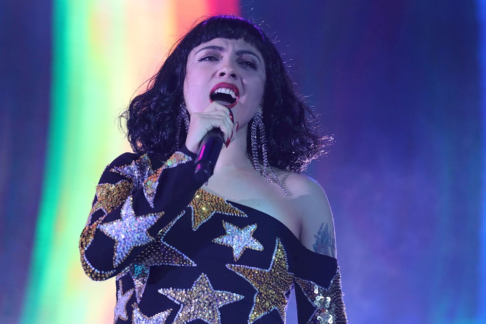 Mon Laferte y Gloria Trevi unen fuerzas y estilos en “La Mujer”