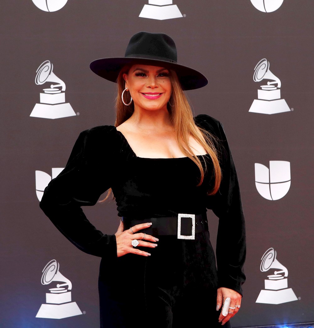 Olga Tañón estrena en su cumpleaños el tema “Te llamo” en diversas versiones