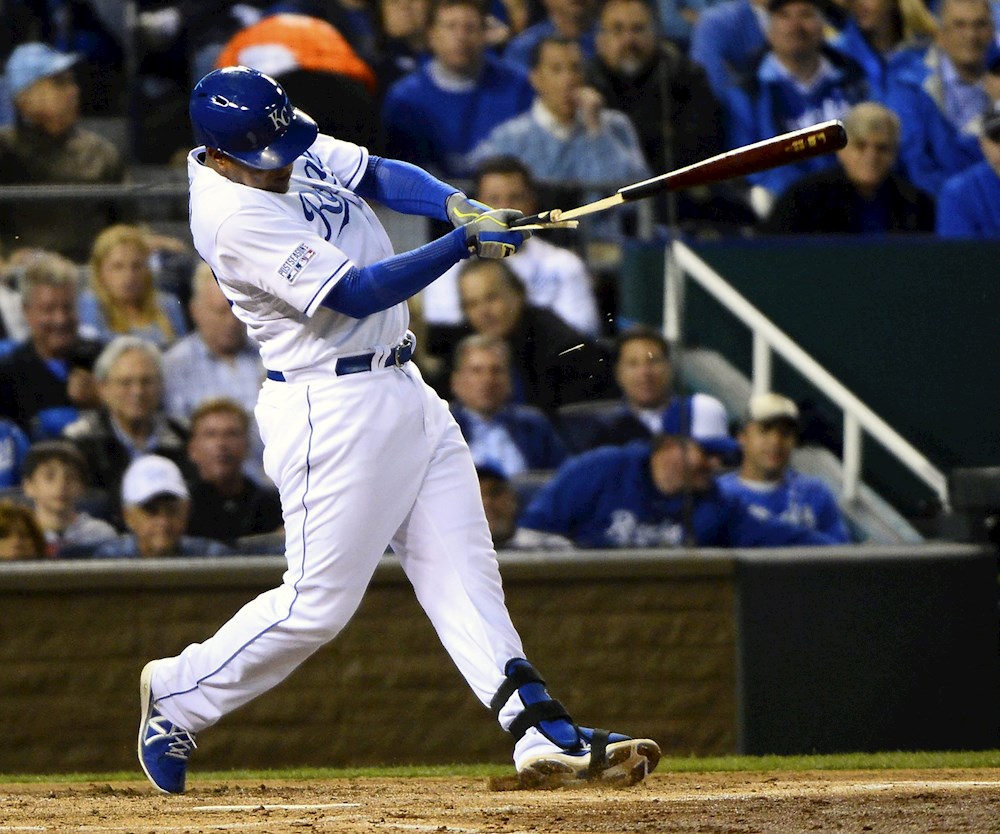 El venezolano Pérez pega jonrón y da el triunfo a los Reales