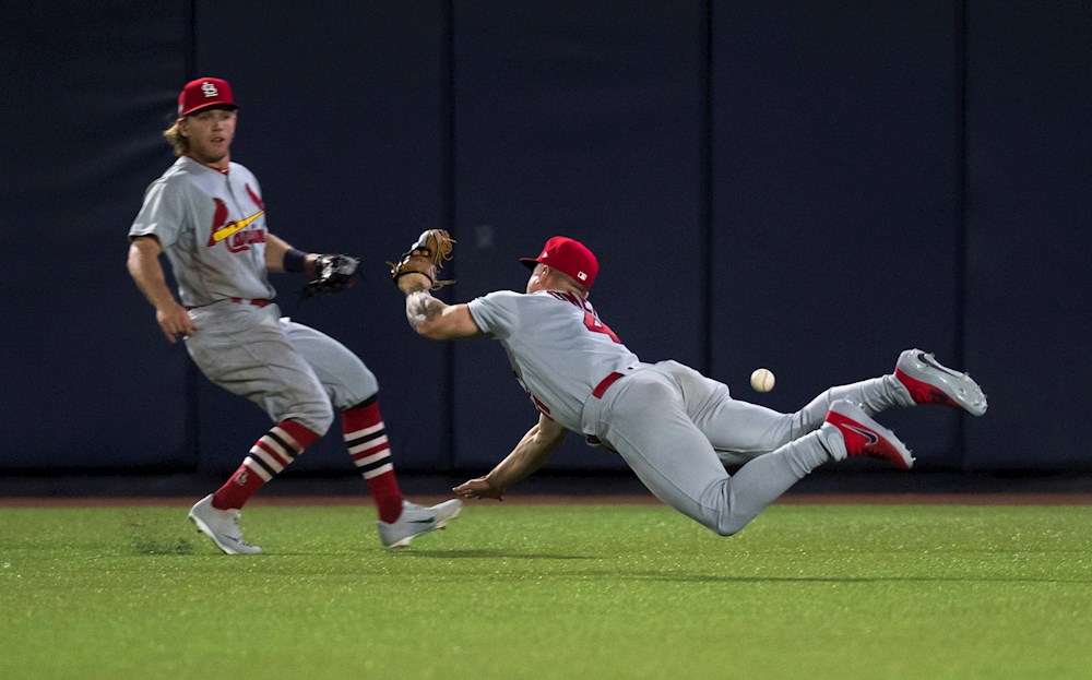 4-3. Tyler O’Neil aprovecha un ‘wild pitch’ y le da el triunfo a los Cardenales sobre los Filis