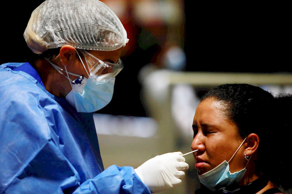 Los asintomáticos no son personas sanas y sí pueden contagiar la covid-19