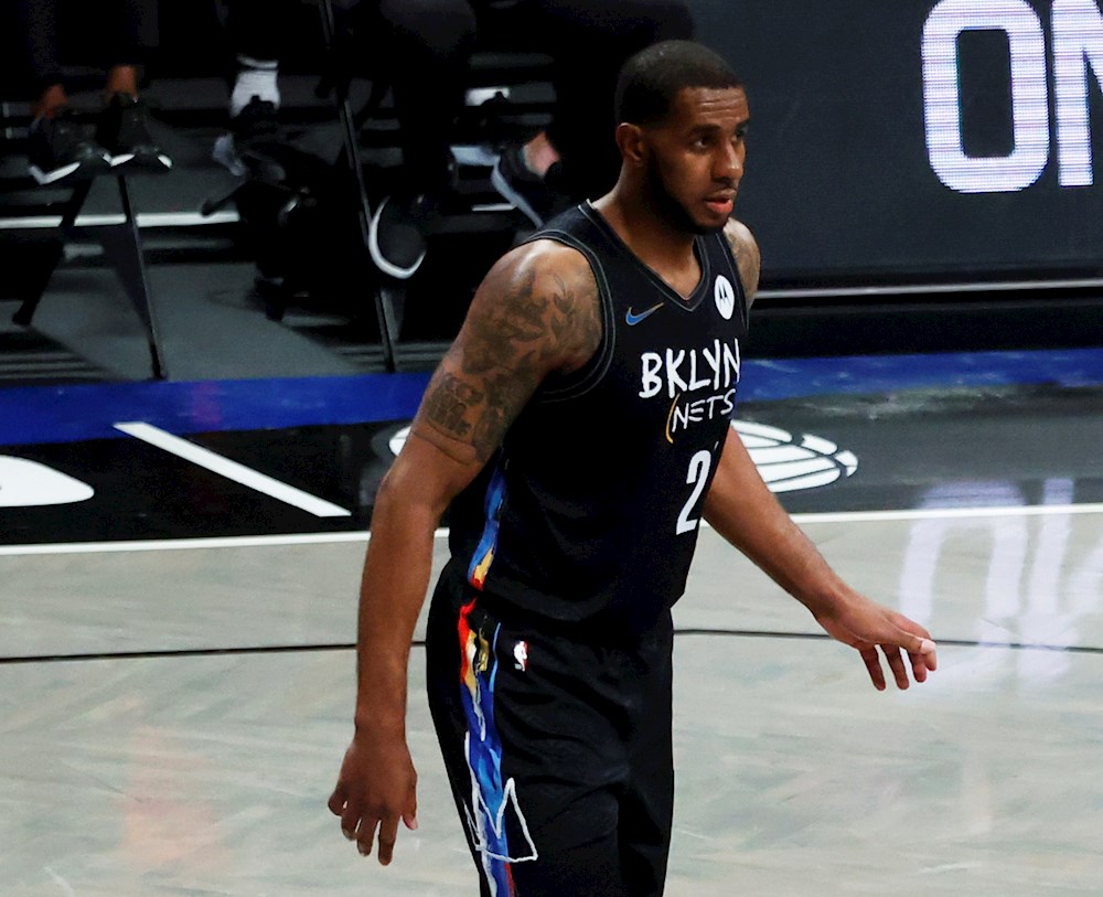 Problemas cardíacos obligan a LaMarcus Aldridge a retirarse de inmediato de la NBA