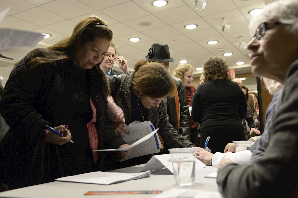 Las solicitudes semanales de subsidio por desempleo caen a 498.000