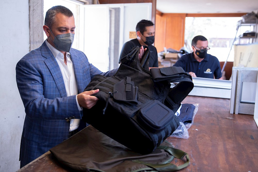 La violencia en México dispara la demanda de blindajes y chalecos antibalas