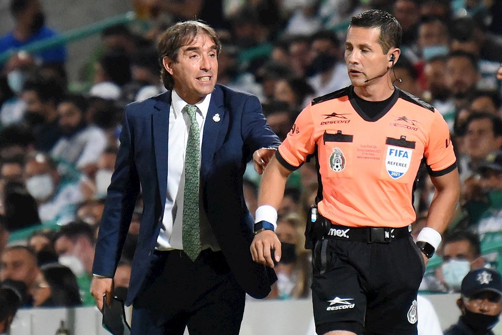 El uruguayo Guillermo Almada aseguró que Santos se llevó una derrota injust