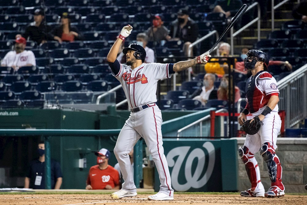 El dominicano Ynoa logra grand slam para los Bravos y domina con su serpentina a los Nacionales