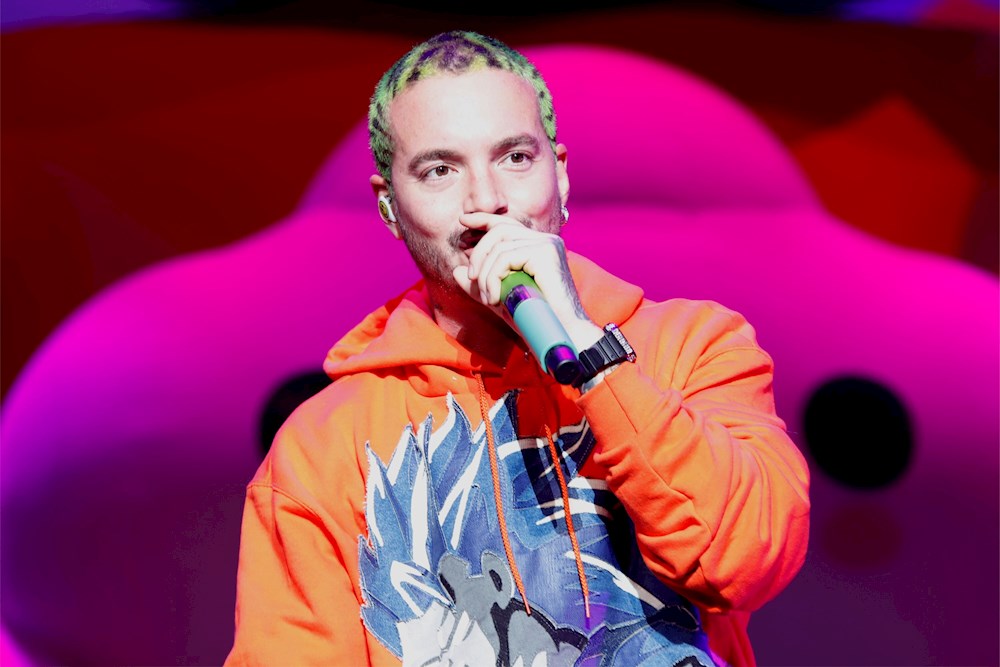J Balvin pide ayuda internacional para salir de la “guerra civil” en Colombia