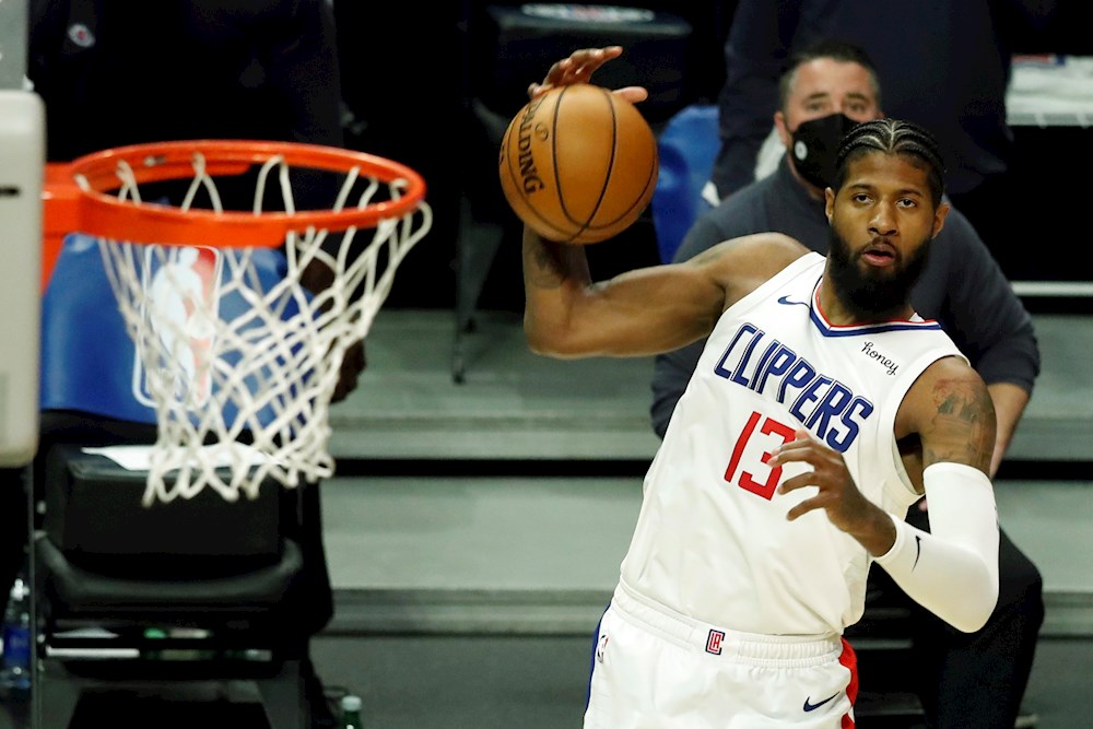 Ante los Raptors, George y Morris Sr. mantienen a los Clippers terceros en el Oeste