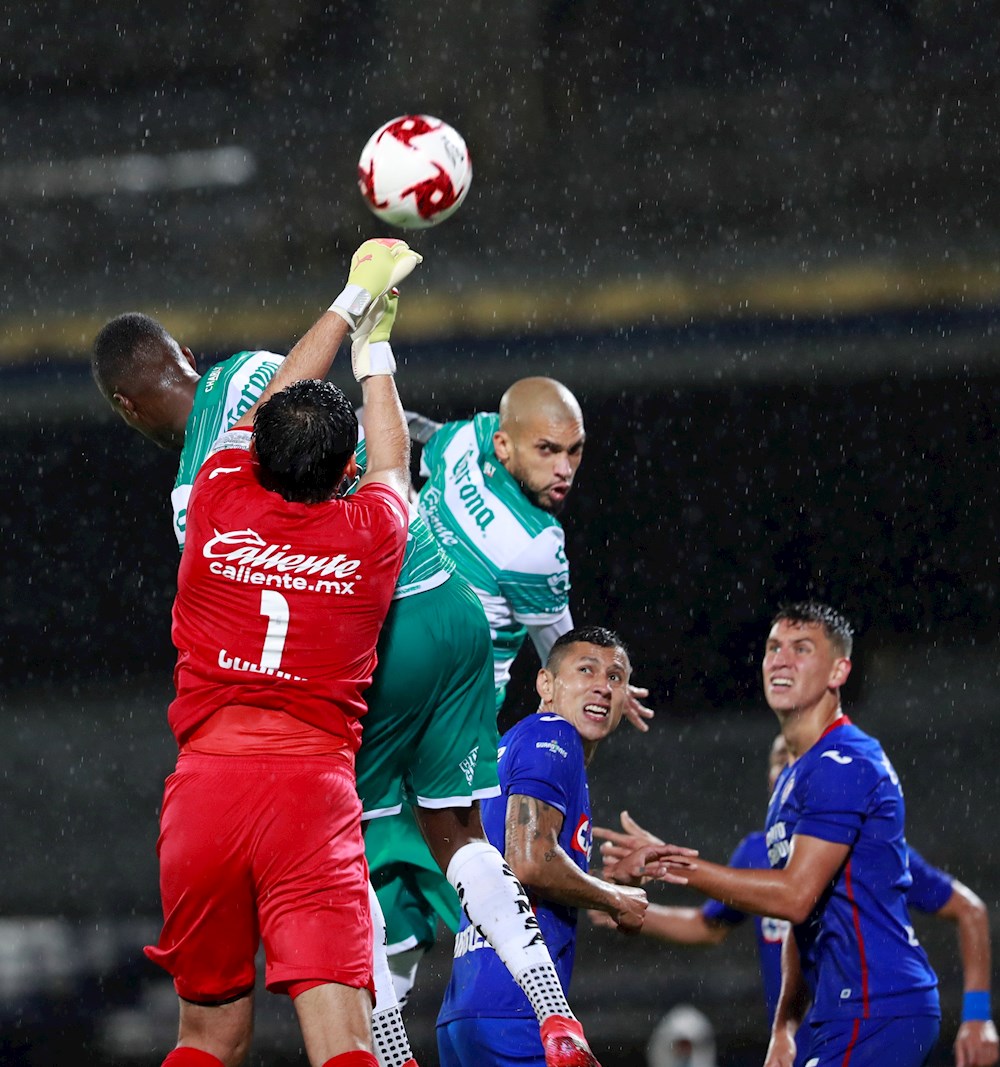 Corona revela que Cruz Azul cayó bajo en diciembre, pero pudo levantarse