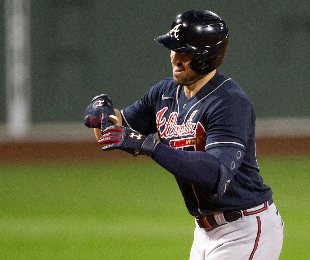 9-6. Duvall pega un cuadrangular de tres carreras y los Marlins superan a los Filis