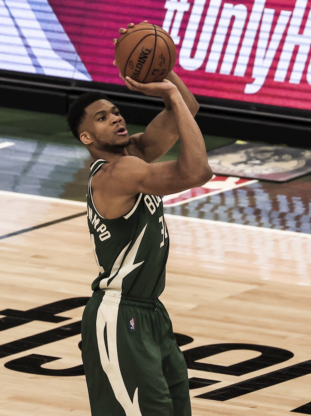 Antetokounmpo: “Los triunfos no han sido fáciles, pero hemos jugado bien”