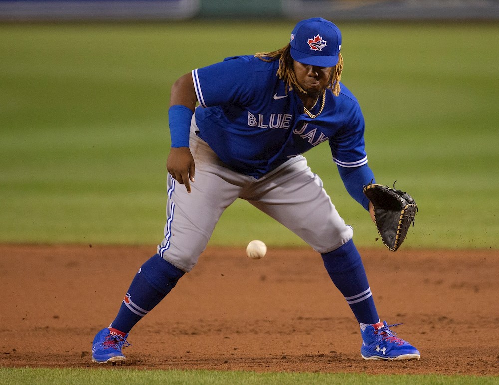 El dominicano Vladimir Guerrero Jr. logra dos jonrones y empata el liderato