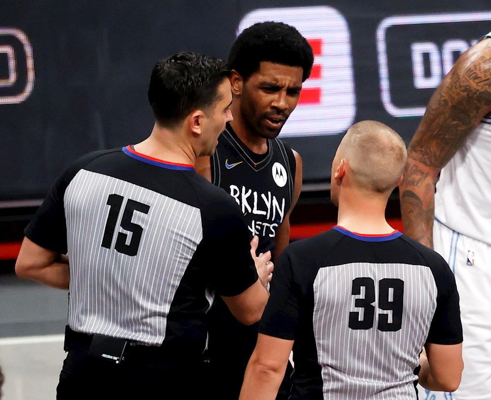 La liga multa a los Nets y a Irving con 35.000 dólares por negarse a atender a medios