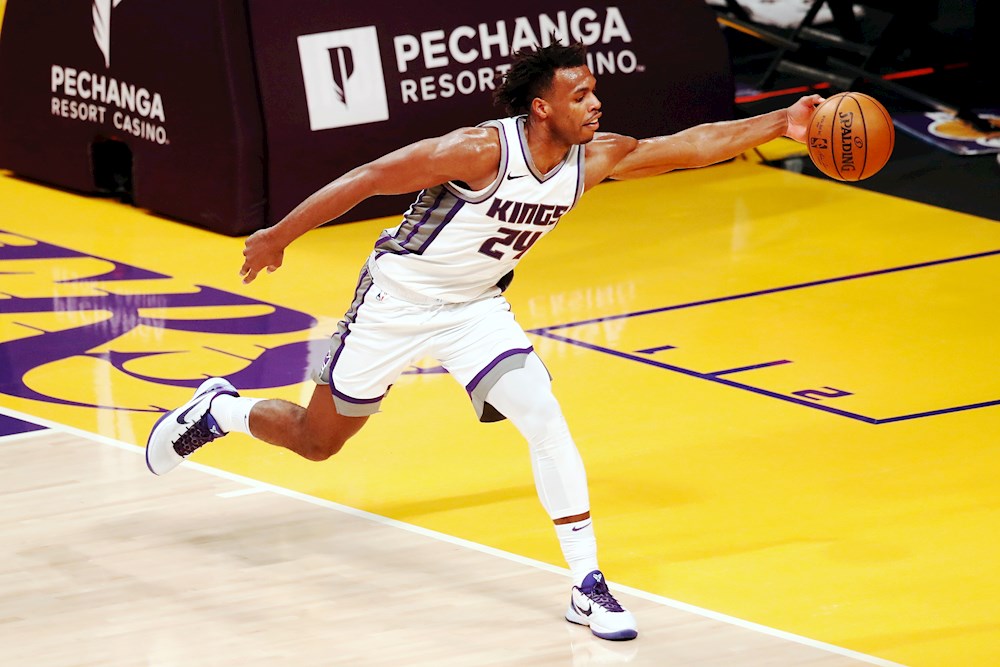 99-111. Kings sorprenden a Mavericks con barrida y Doncic acaba expulsado