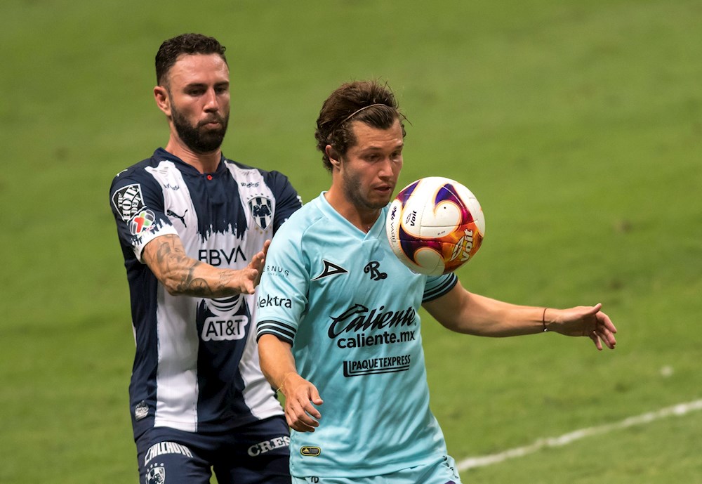 Miguel Layún llega a 40 goles en clubes con un toque de belleza