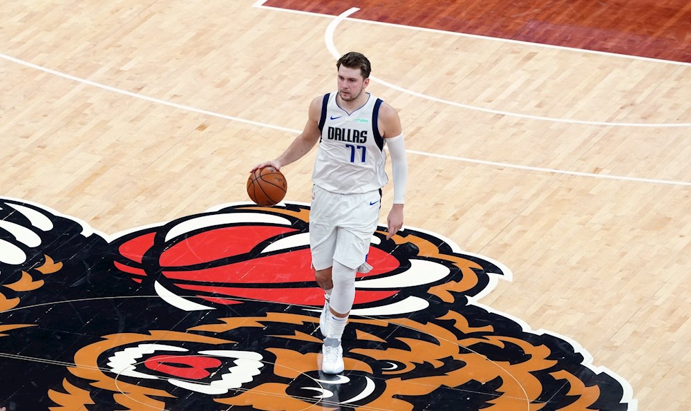 125-107. Doncic acerca a los Mavericks a playoffs y los Pelicans quedan eliminados