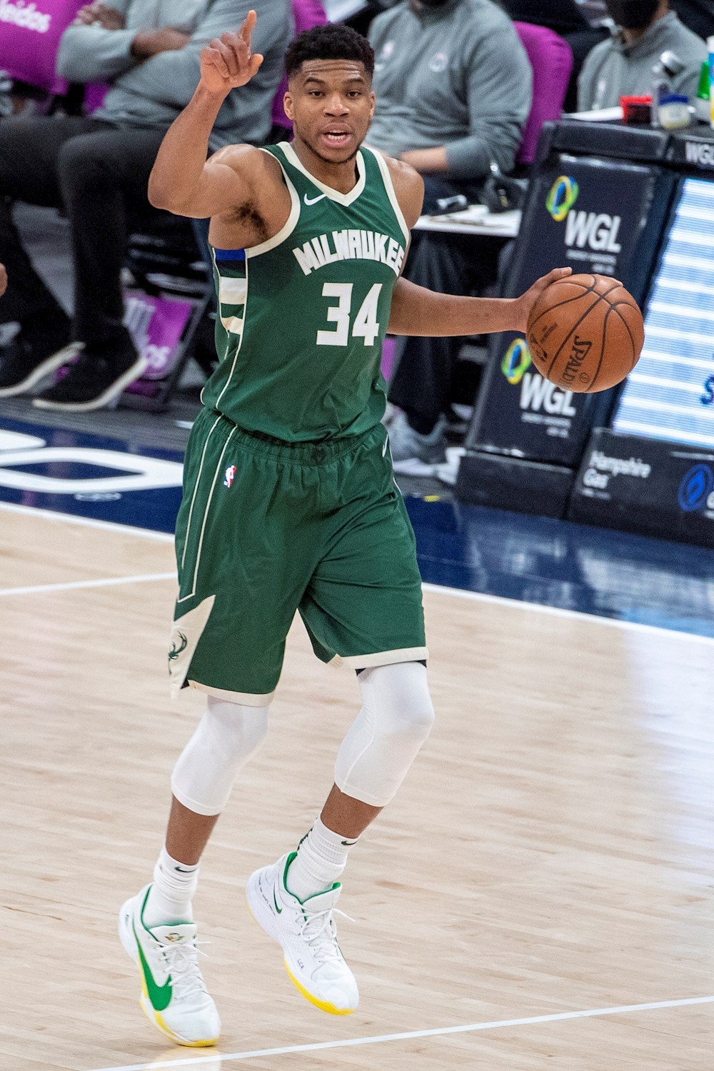 114-102. Ante los Magic, Antetokounmpo mantiene a los Bucks en la lucha por el segundo puesto en el Este