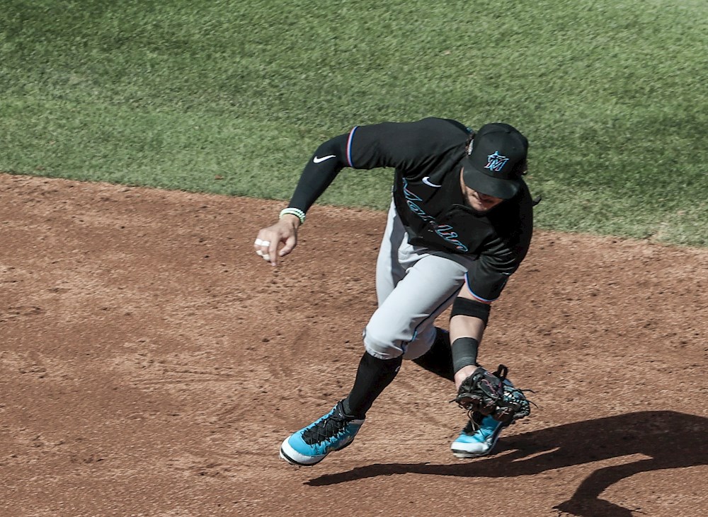 El venezolano Miguel Rojas aporta 3 carreras para el triunfo de Marlins
