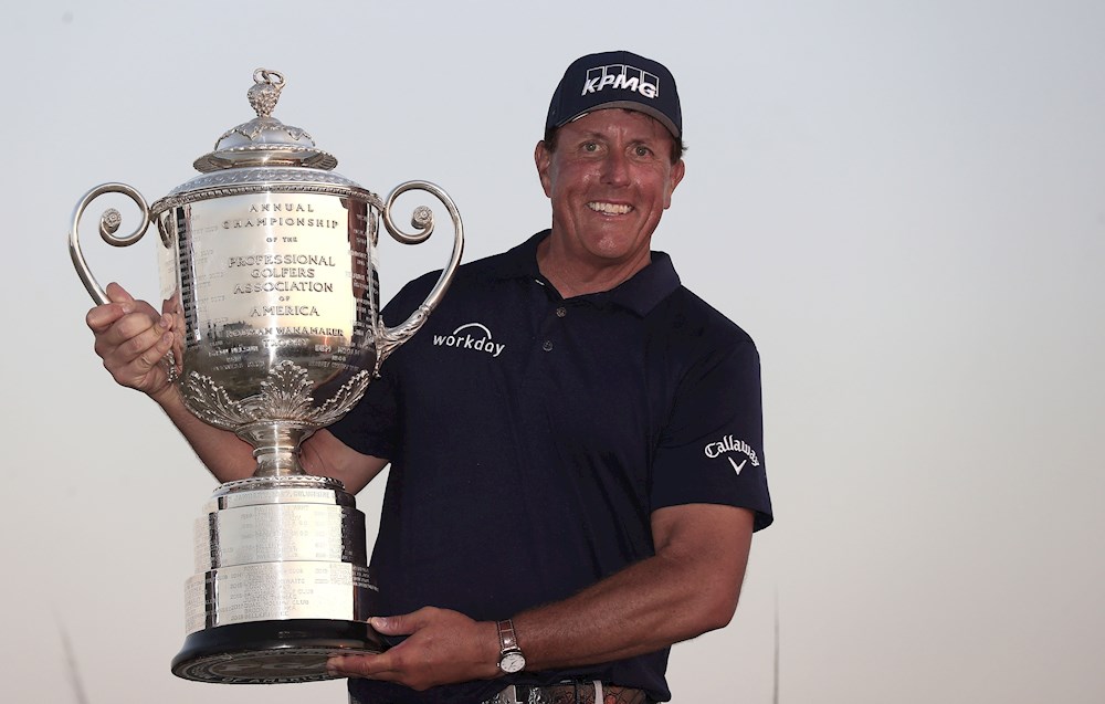 Phil Mickelson sorprende con un título histórico en el US PGA con 50 años