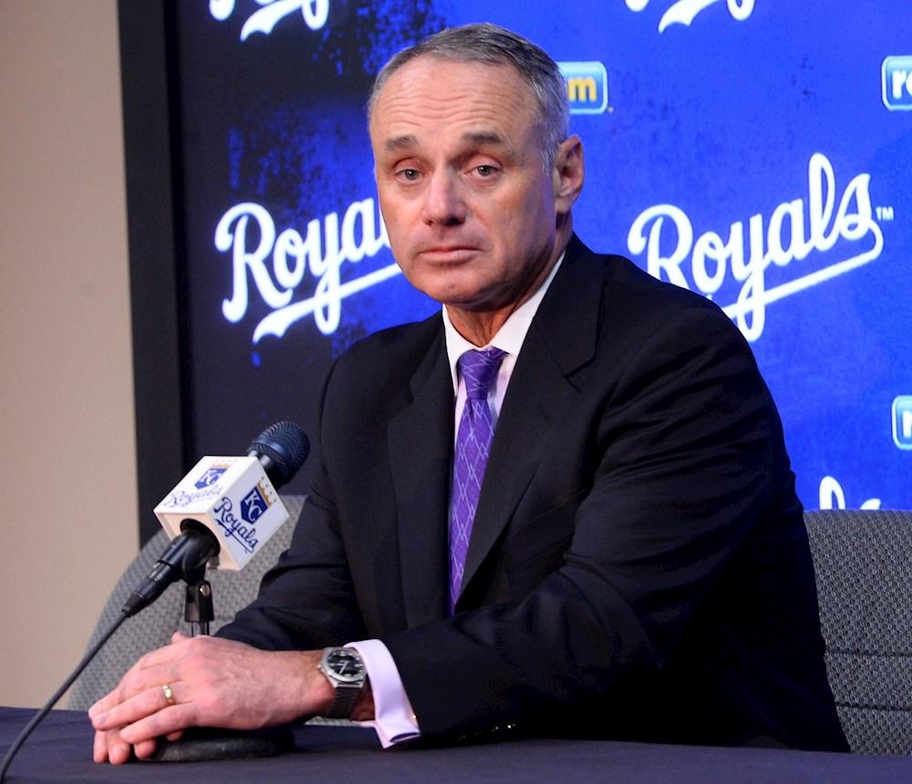 Mickey Callaway suspendido de la MLB hasta 2023 y despedido por los Angelinos