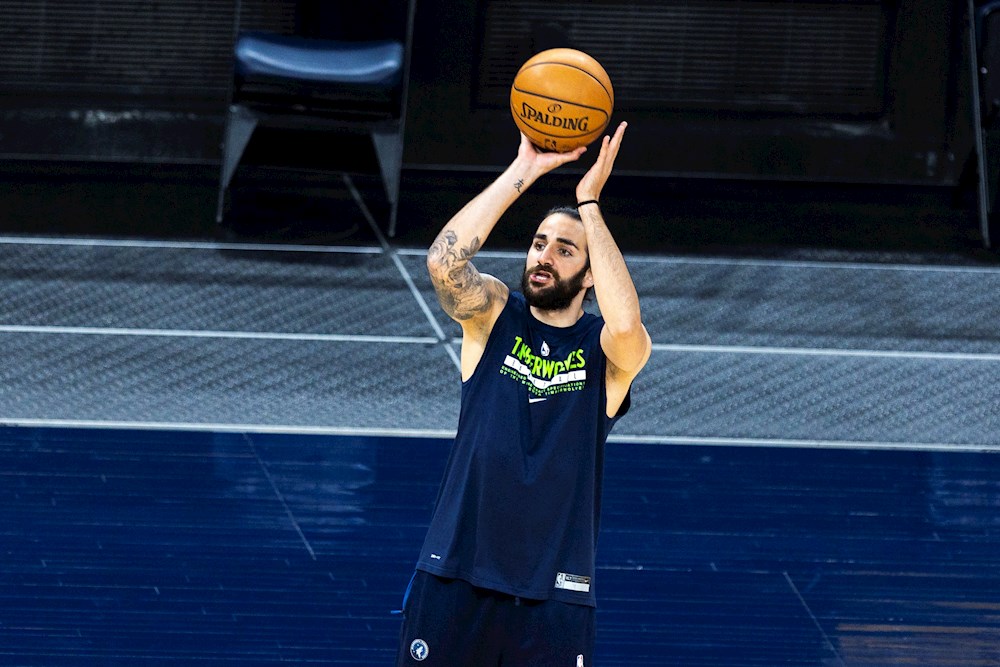 Unos diezmados Pistons no son rival para los Timberwolves de Rubio