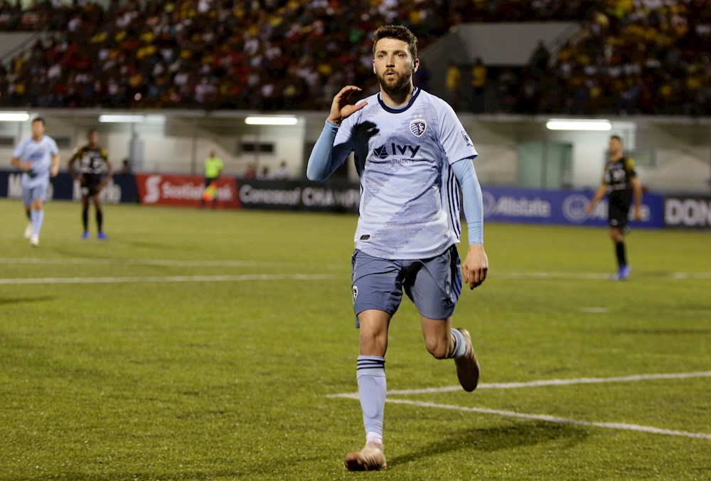 El español Ilie Sánchez marca un gol en la remontada del Sporting Kansas City