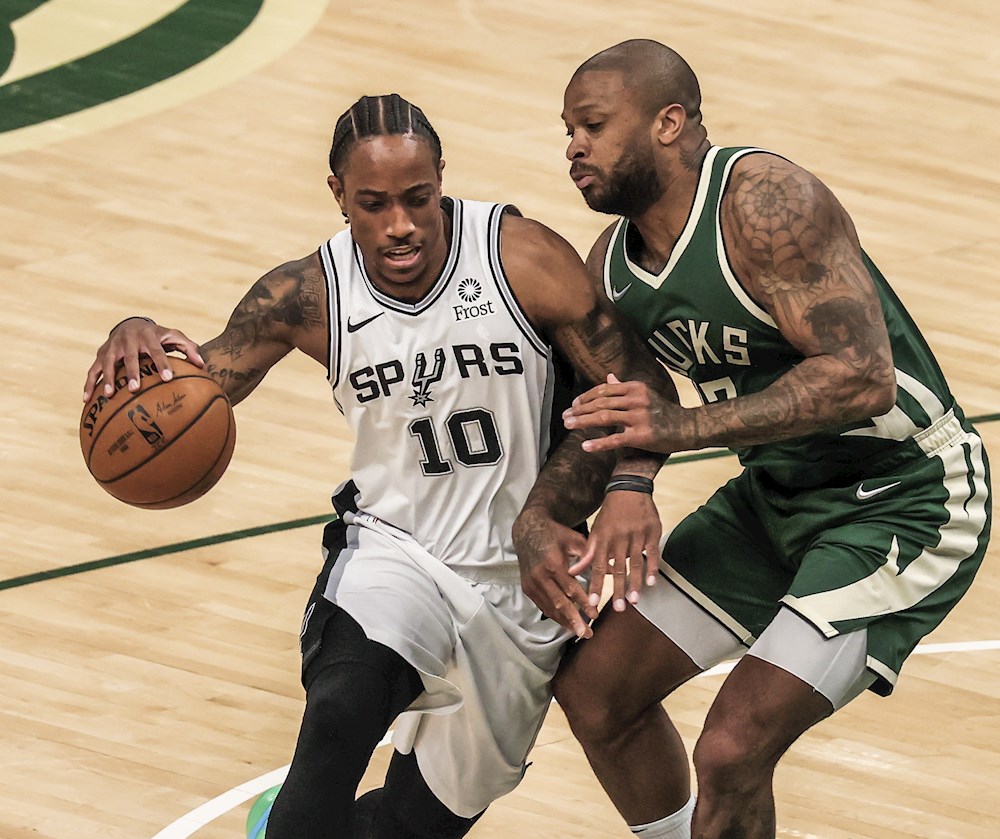 146-125. Los Spurs establecen marca de anotación y arrollan a los Bucks