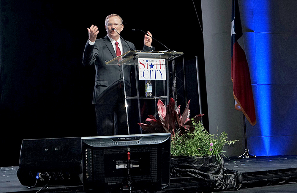 Rindió su informe Jim Darling