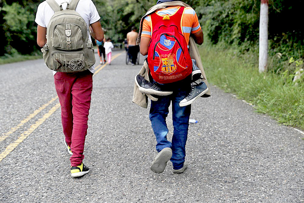 Jóvenes inmigrantes se hacen pasar por menores de edad para quedarse en EEUU