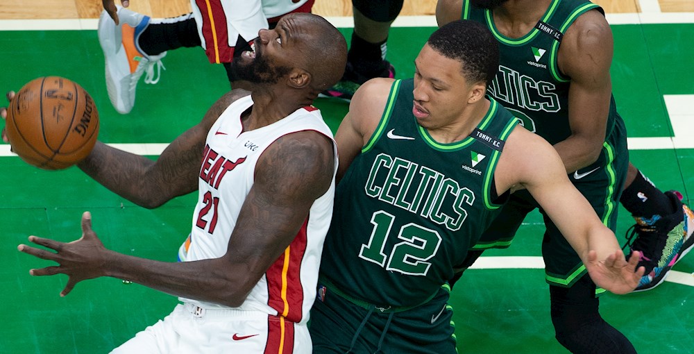 Herro simboliza el triunfo y pase a los playoffs de los Heat